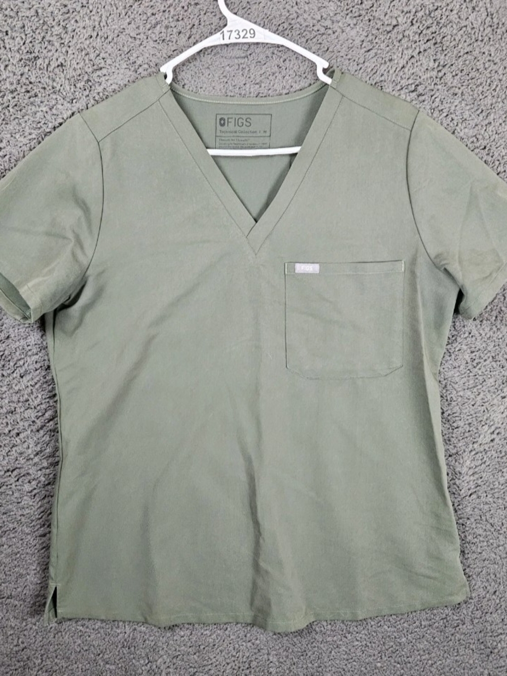 Figs Men’s V-Neck Top in Olive